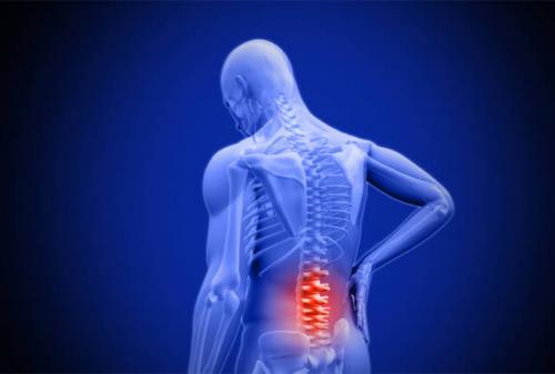 Quelles sont les causes des douleurs lombaires ? Votre podologue vous explique !